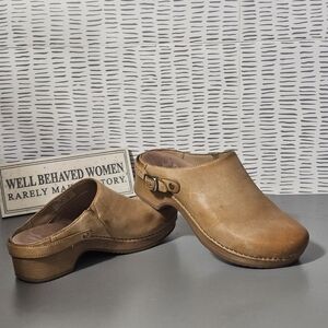 NWOT Dansko BERRYLeather Clogs With Swivel Strap